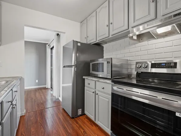 6548 North Bourbon STREET, Milwaukee, WI 53224