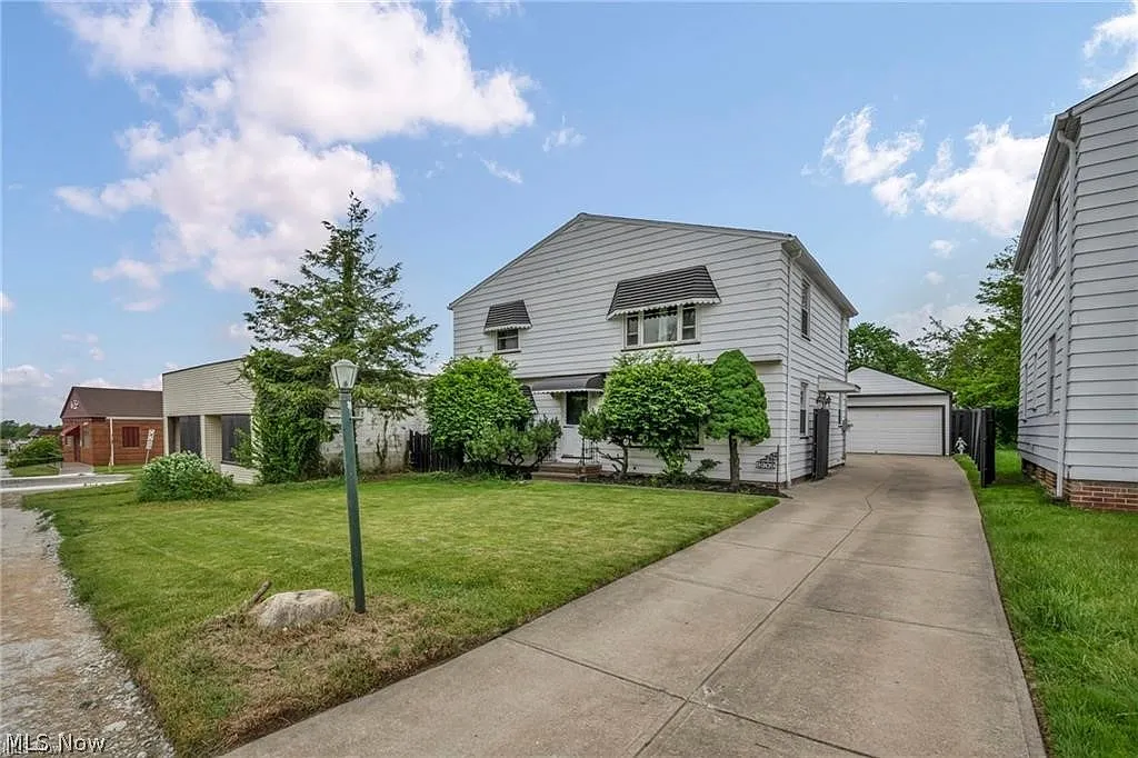3 bed, $1,400 — Photo 1