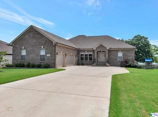 129 Lake View Dr, Athens, AL 35613