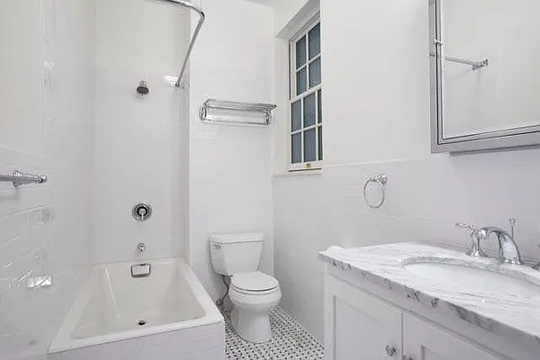 Sold by Verdi Square Realty | media 22