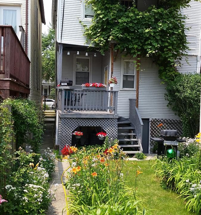 1st image of 3121 N Oakley Ave #1