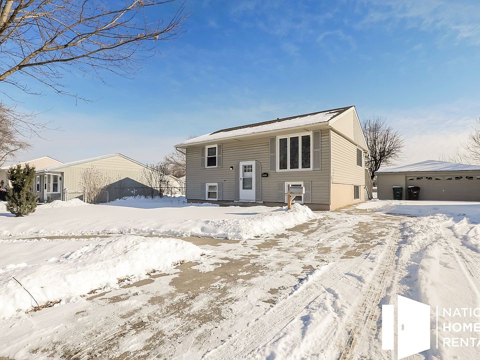 1st image of 113 S Oak Ln
