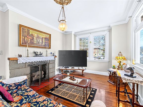 5th image of 3984 Mount Royal Blvd