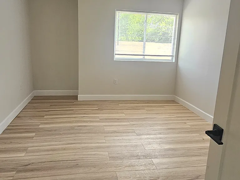 44 Warner St #B12 — Photo 10