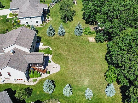 2nd image of 4918 Lantern Hollow Ln