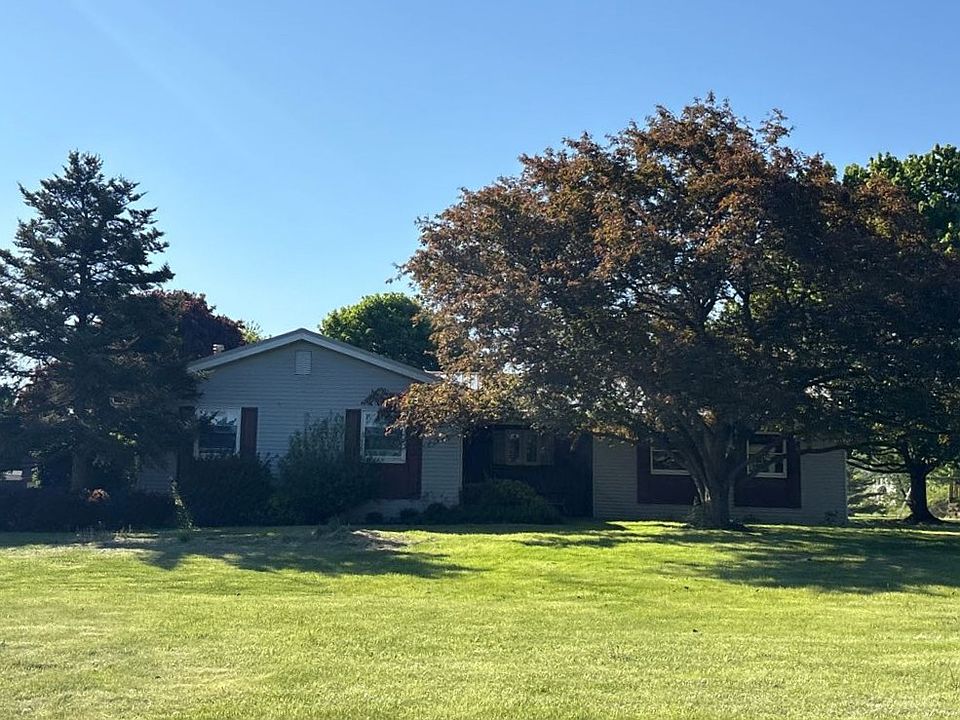 1st image of 602 Weaver Hill Rd