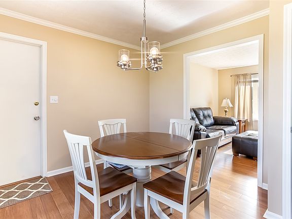 5th image of 328 Center Park Dr