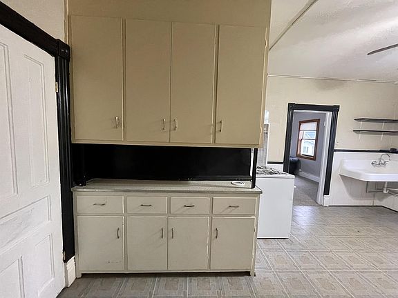 5th image of 95 Burlington Ave #2