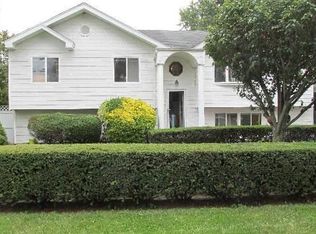 39 Lodge Pl, West Babylon, NY 11704