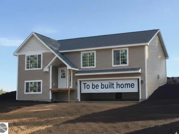 95 Finch Dr, Traverse City, MI 49685