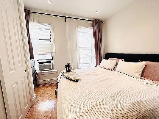 3rd image of 322 E 74th St APT 4A