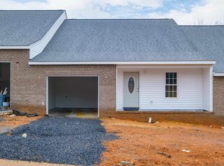 210 Collinswood Dr, Staunton, VA 24401