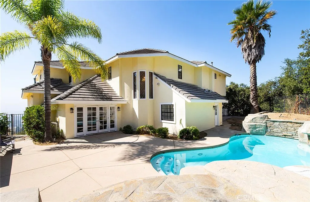 4 bed, 3.5 bath, 4075 sqft, $12,000 — Photo 4