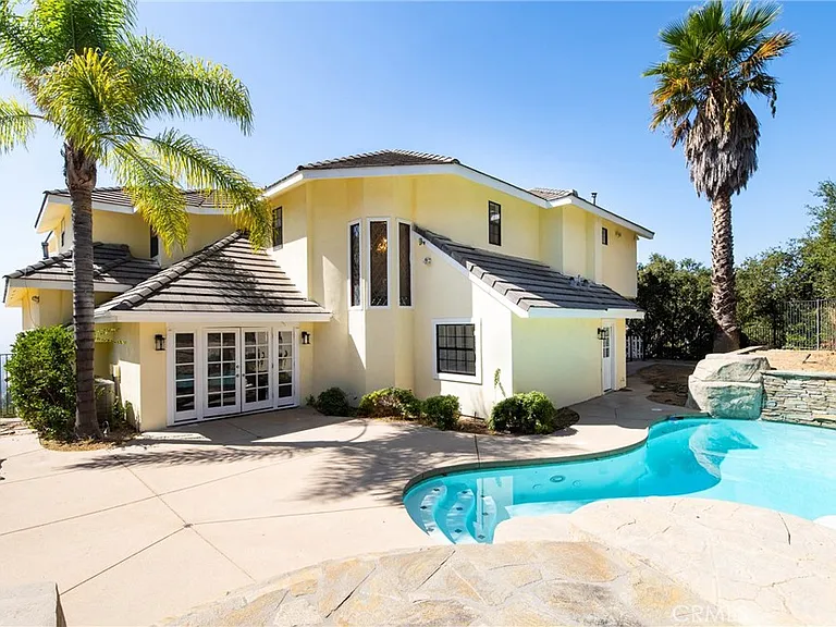 505 Lotus Ln — Photo 4
