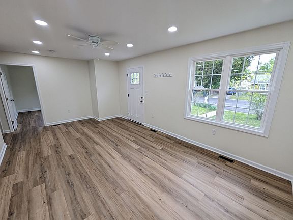3rd image of 118 Nelson Dr