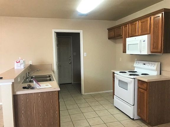 3rd image of 3011 Douglas Fir Dr