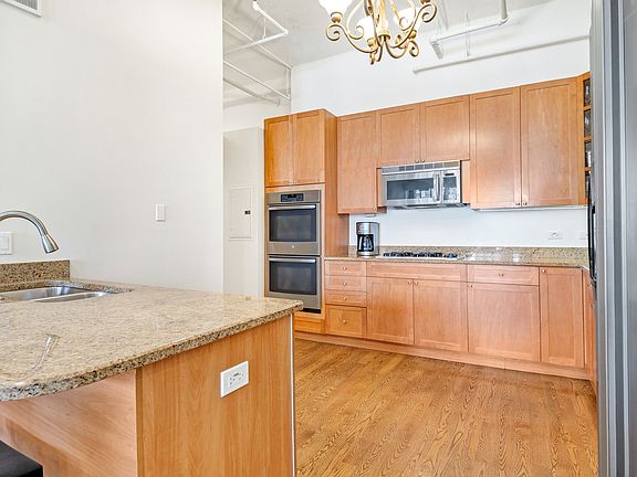 3rd image of 633 S Plymouth Ct APT 1202