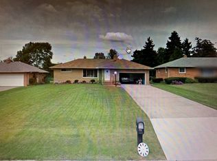 285 Nemet Dr, Seven Hills, OH 44131