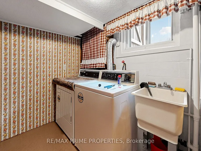 33 Irvington Cres — Photo 29