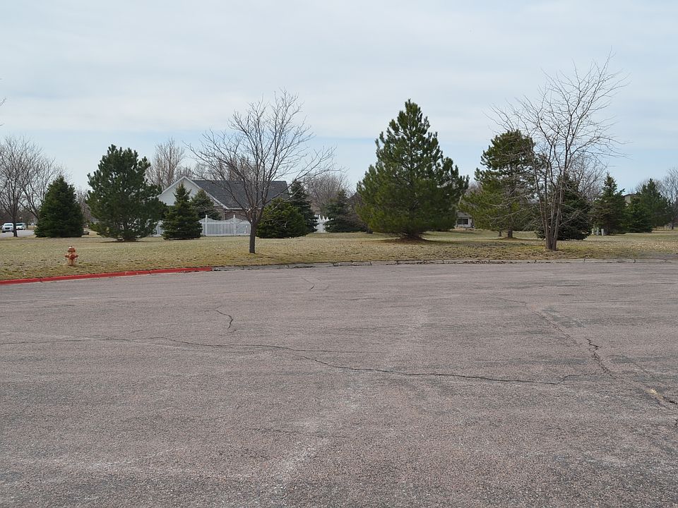2nd image of 412 Margaret Cir