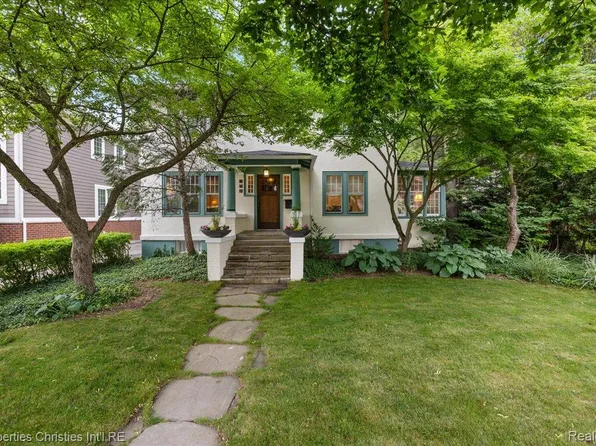 560 Woodland St, Birmingham, MI 48009