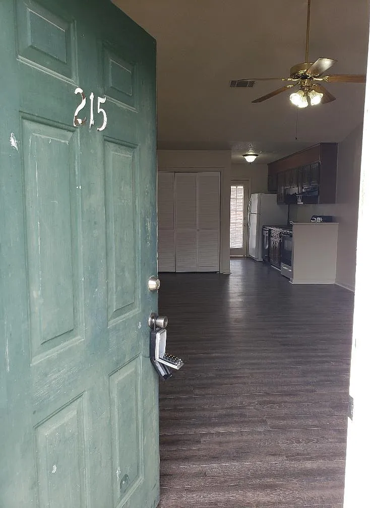 2 bed, 1200 sqft, $1,000 — Photo 4