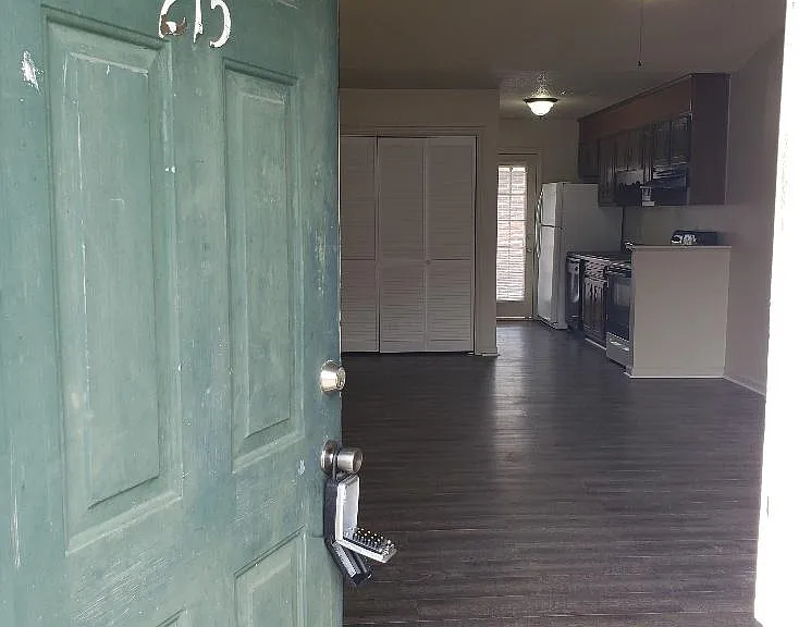 230 Lanier Dr #215 — Photo 4