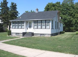 512 E Walnut St, Baytown, IL 61348