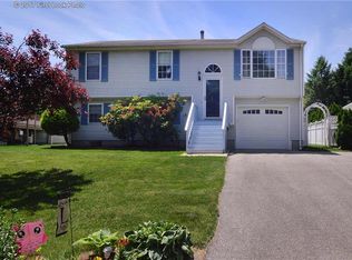 40 Felicia Dr, Cranston, RI 02920
