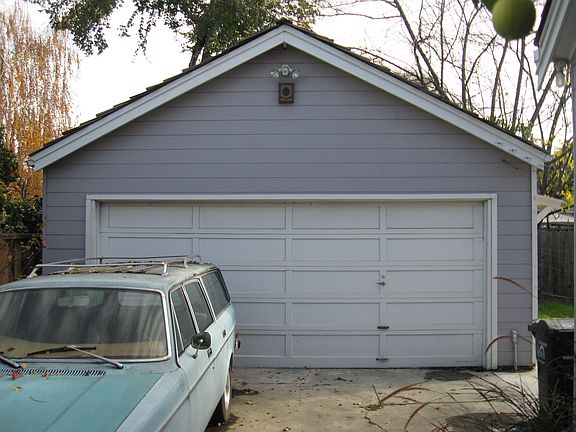 2nd image of 864 E Taylor St