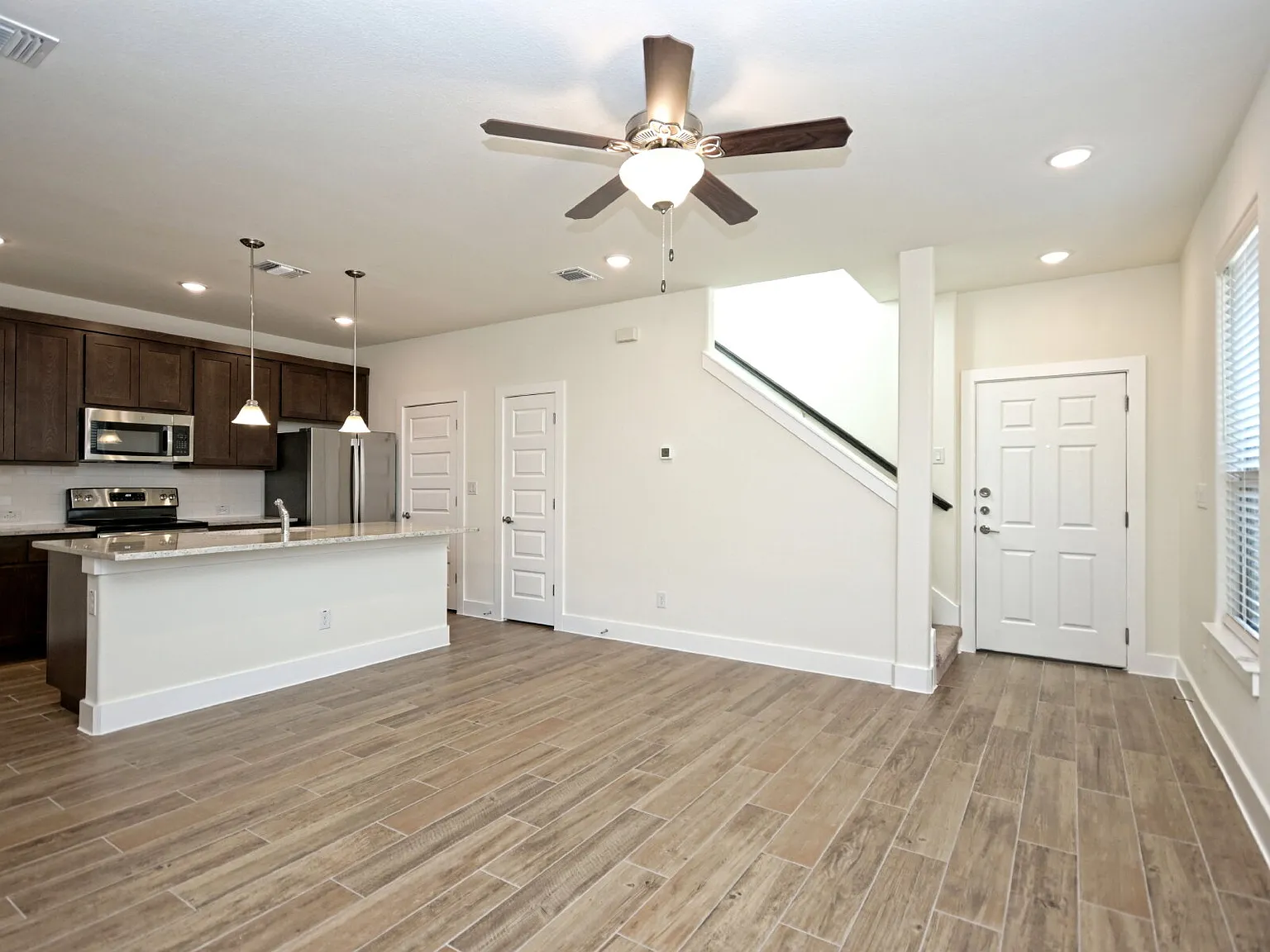 3 bed, 2.5 bath, 1517 sqft, $1,900 — Photo 1