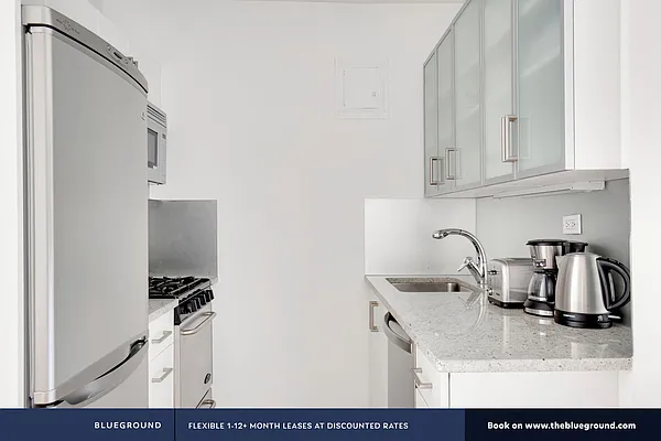 Rented by The Blueground | media 8