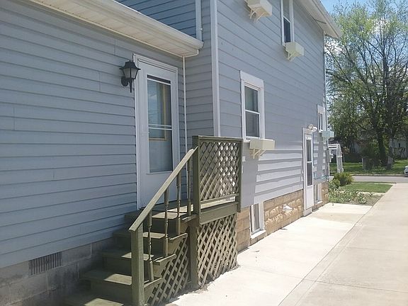 3rd image of 974 Woodrow Ave