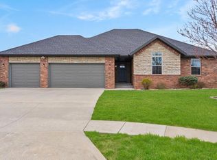 1908 E Whetstone Dr, Ozark, MO 65721