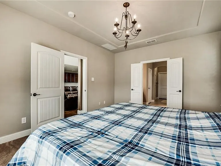 1025 Spring Falls Dr — Photo 11