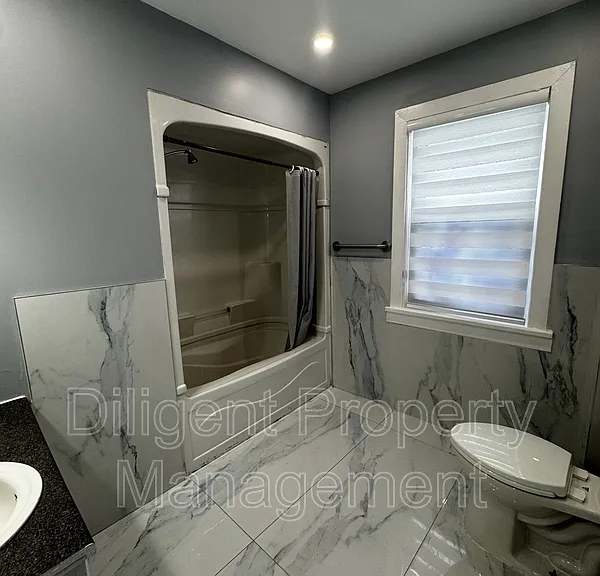 492 King George St #1 — Photo 12