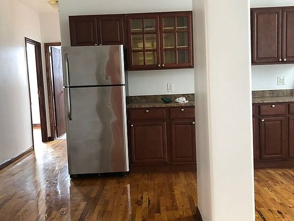 5th image of 445 E 22nd St #2C