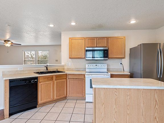 2nd image of 1433 S Prairie Rock