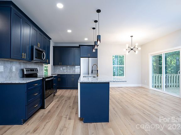 4th image of 525 Crowell Ave