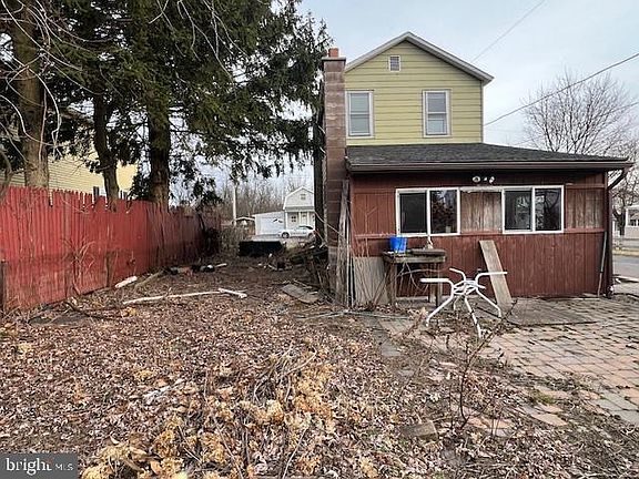 4th image of 217 School St