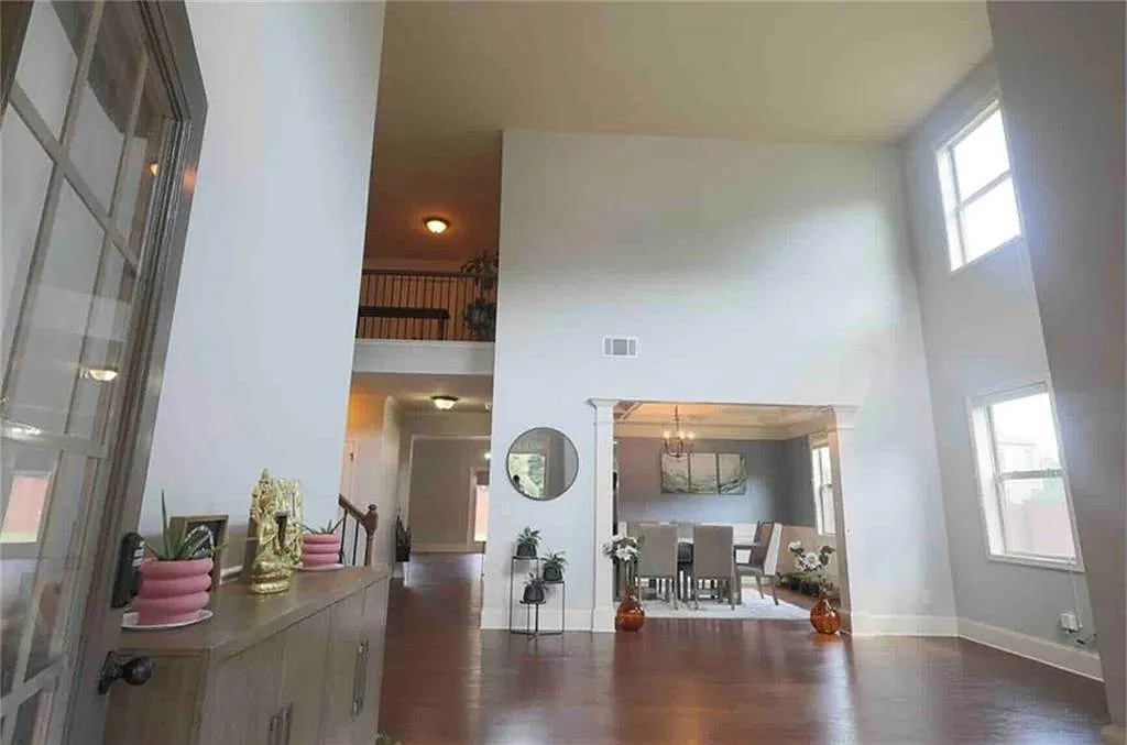 6 bed, 4.0 bath, 4249 sqft, $3,500 — Photo 4