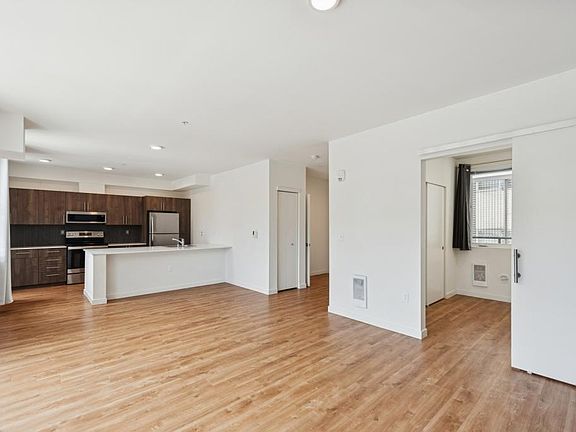 5th image of 121 12th Ave E #309