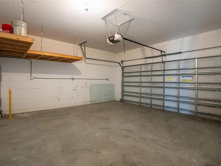 2572 Limerick Cir — Photo 35