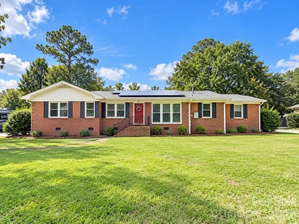14 Hamden Cir, Cheraw, SC 29520
