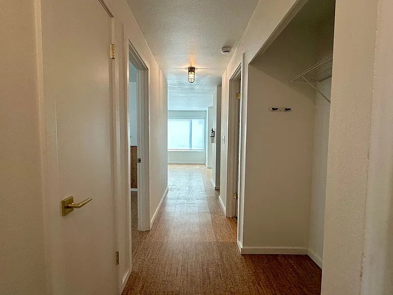 Riverside Apartments — Photo 34