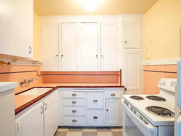 Parkhurst Apartments — Photo 19