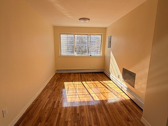 4th image of 1039 E 223rd St APT 2