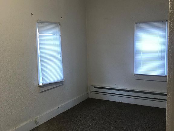 5th image of 728 E Lake Ave