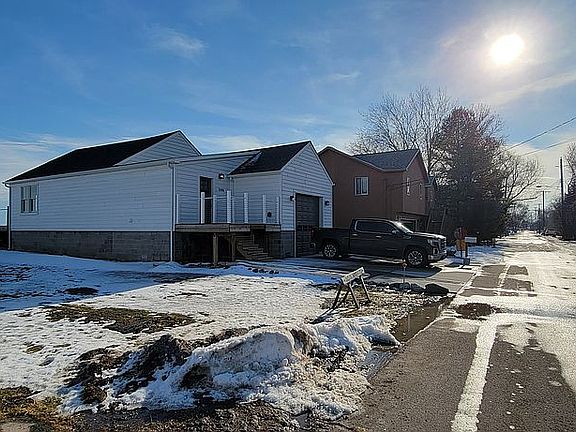 5th image of 7496 Lakeshore Dr