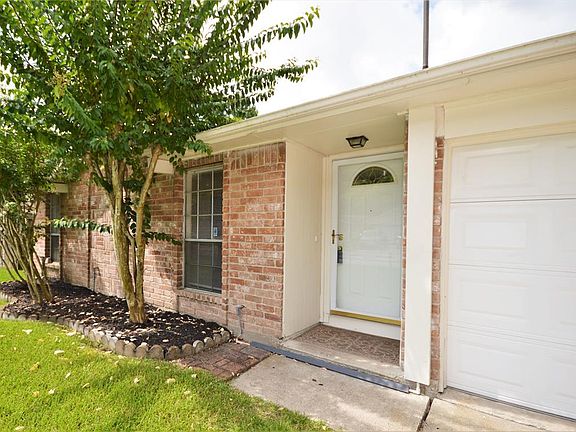 2nd image of 16434 Hibiscus Ln